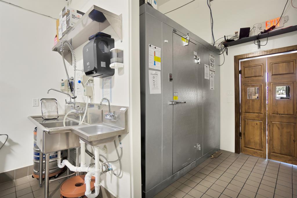 Orig Town Of Commerce - Commercial Sale