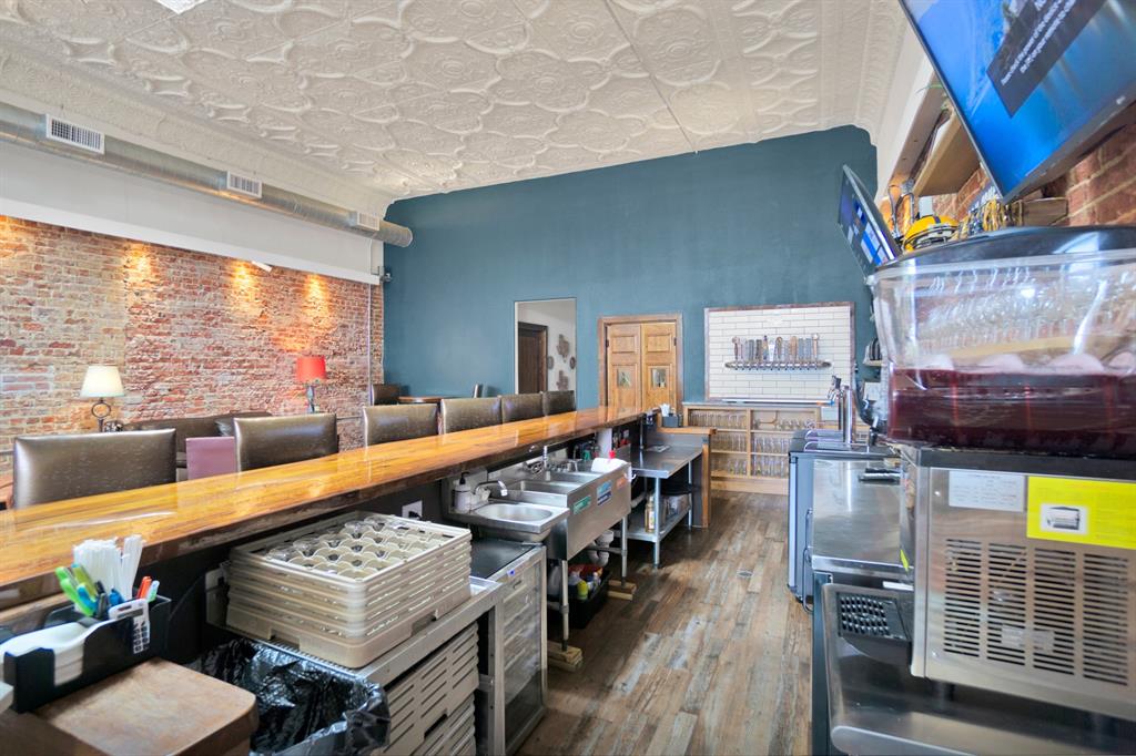 Orig Town Of Commerce - Commercial Sale