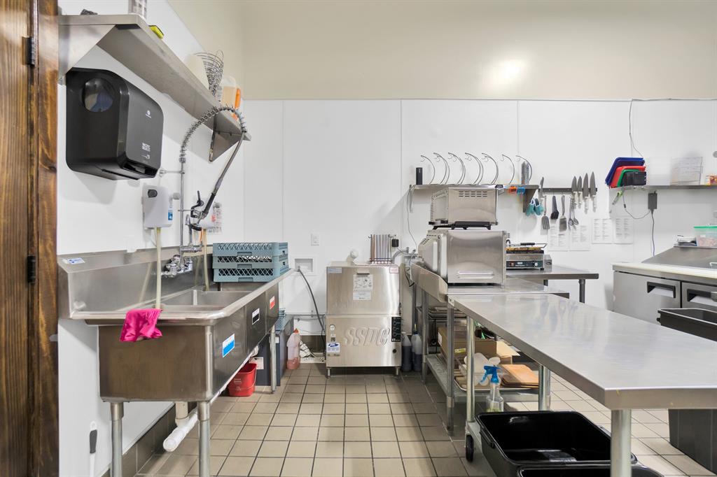 Orig Town Of Commerce - Commercial Sale