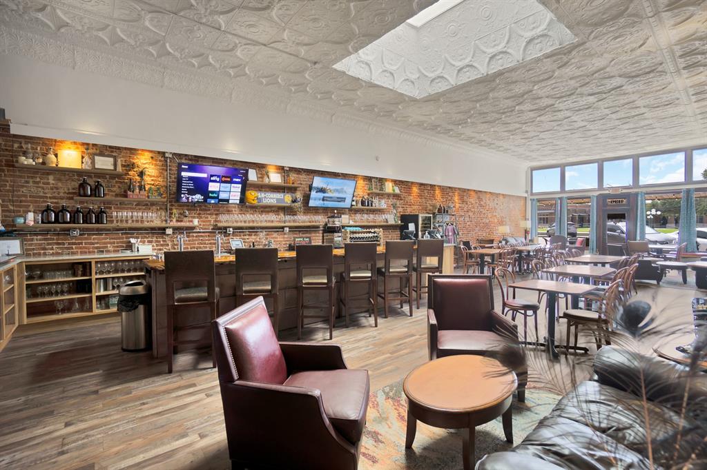 Orig Town Of Commerce - Commercial Sale