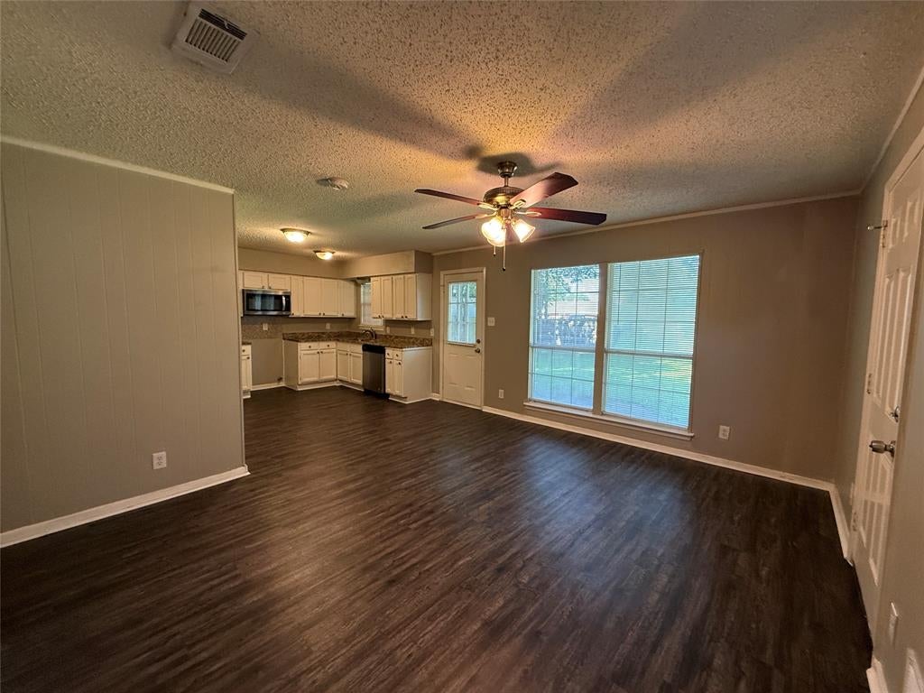 Photo of 303 Ridgefield Circle, Mesquite, TX 75149 (MLS # 21290711)