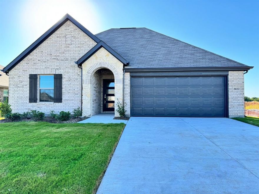 Welcome to almost new home in the desirable Rolling Ridge community of Van Alstyne.
This stunning single-story residence offers 4 spacious bedrooms, 2 bathrooms, and a 2-car garage. The open concept floor plan seamlessly integrates the family room, dining area, and gourmet kitchen, creating a perfect space for both everyday living and entertaining. The well-designed kitchen includes a large island and modern appliances, offering both style and functionality.
The private owner's suite features a luxurious bathroom and a walk-in closet, providing a perfect retreat. The home also includes a spacious utility room that doubles as extra storage. Outside, the backyard offers an ideal space for outdoor dining and relaxation.
This home is located in a prime spot, with easy access to nearby amenities, top-rated schools, and major highways for convenient commuting.
Pet-friendly landlord! .

Schedule your showing today and don't miss out on this opportunity! House is available from March 1st, 2026