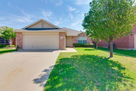 Photo of 10720 Irish Glen Trail, Fort Worth, TX 76052 (MLS # 21247908)
