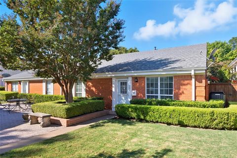 985 Roaring Springs Road 985 Fort Worth TX 76114