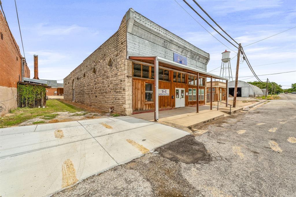 109 E Roberts Street