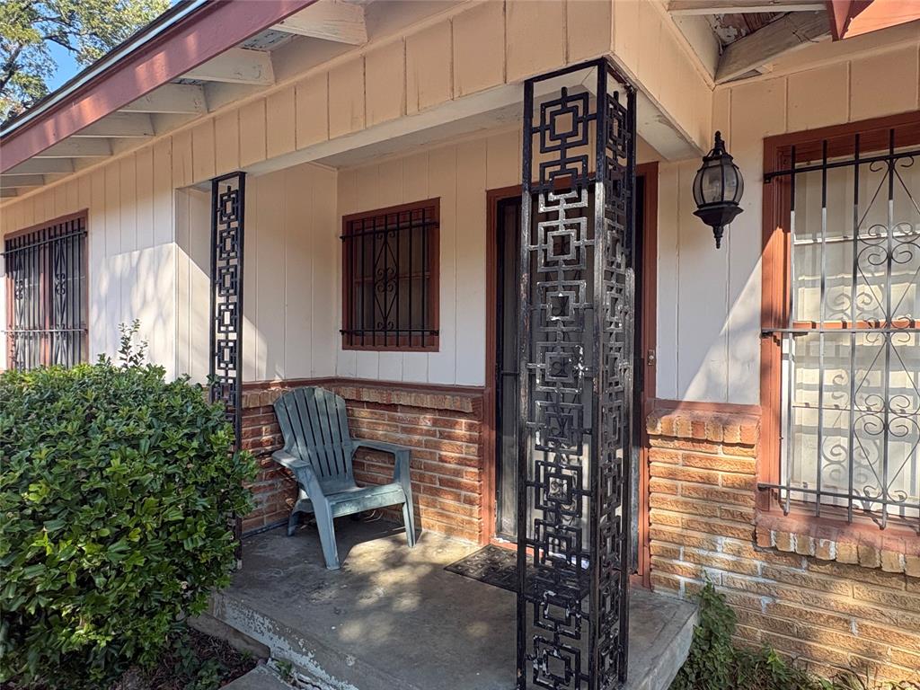 2121 Kingsdale Drive