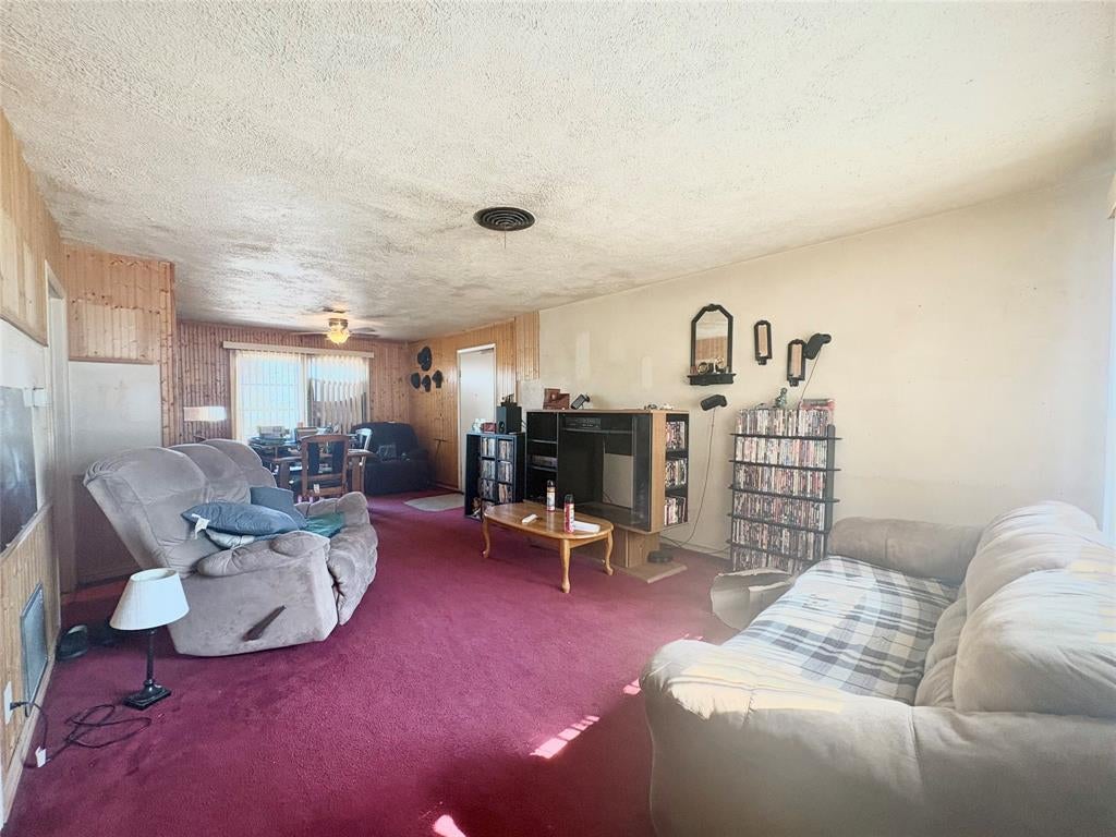 2121 Kingsdale Drive