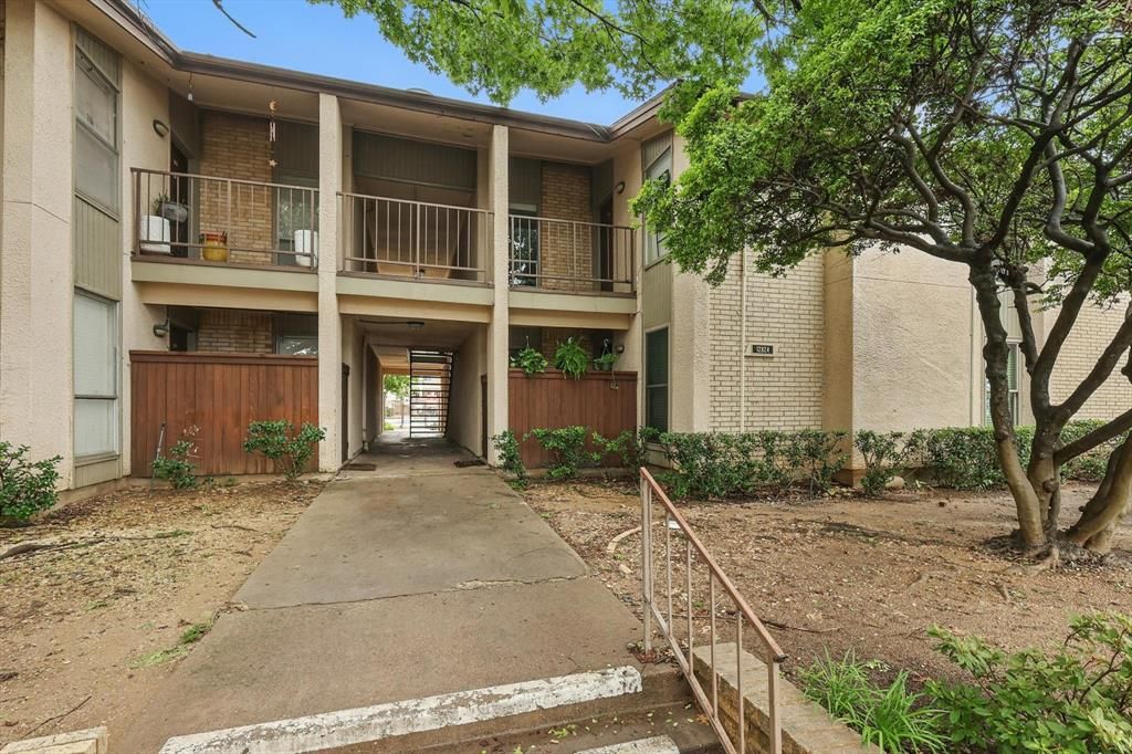 Photo of 12824 Midway Road #2136, Dallas, TX 75244 (MLS # 21126311)