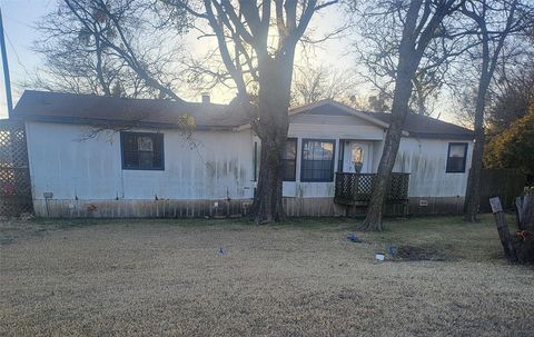 Photo of 548 E US Highway 69, Point, TX 75472 (MLS # 21174125)