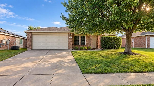 613 REDWING DR, SAGINAW, TX 76131 - Image fac28af13efbd46f2b607e966b44aebc/3995145172