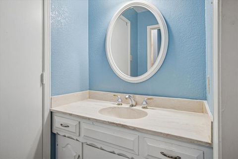 Tiny photo for 1916 Middle Glen Drive, Carrollton, TX 75007 (MLS # 21095893)