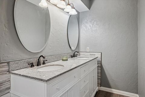Tiny photo for 1916 Middle Glen Drive, Carrollton, TX 75007 (MLS # 21095893)