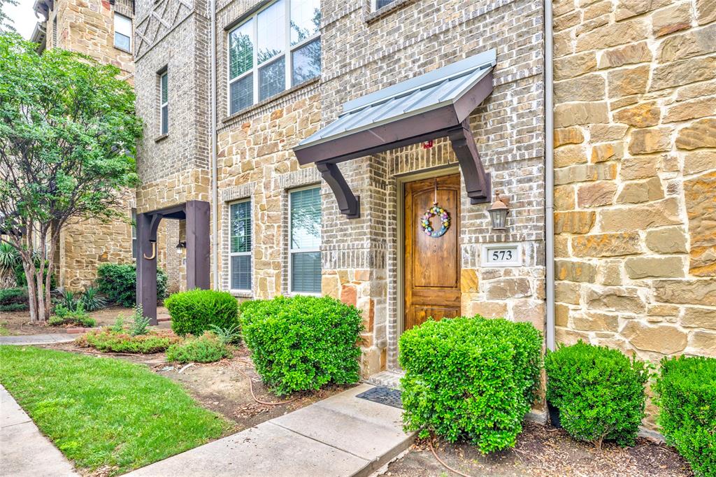 573 W Royal Lane
