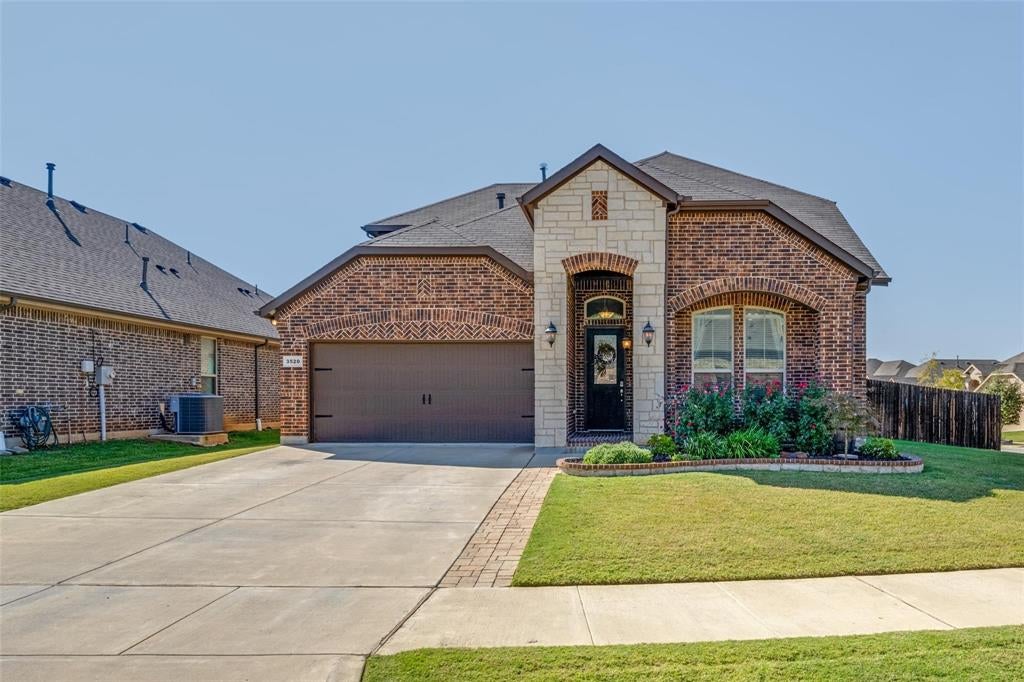 Photo of 3520 Helm Lane, Denton, TX 76210 (MLS # 21392077)