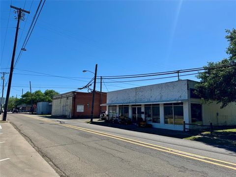 Photo of 1105,1107 Park St Street, Commerce, TX 75428 (MLS # 20910390)