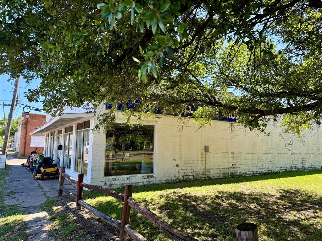 Orig Town Of Commerce - Commercial Sale