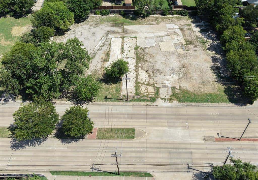 Photo of 301/325 N Town East Boulevard, Mesquite, TX 75150 (MLS # 21343875)