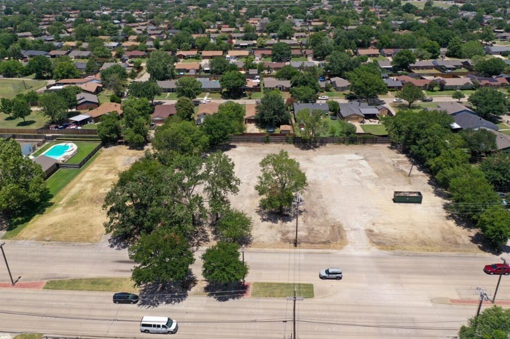 Photo of 301/325 N Town East Boulevard, Mesquite, TX 75150 (MLS # 21343875)
