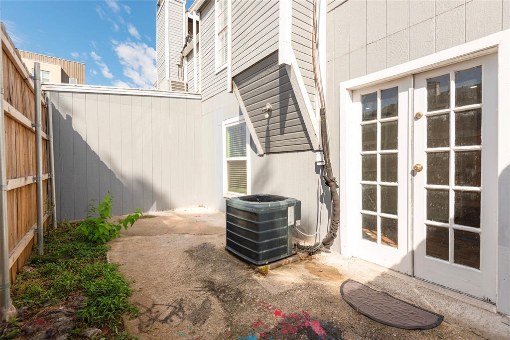 DICKSONS EASTE DALLAS - Residential Lease