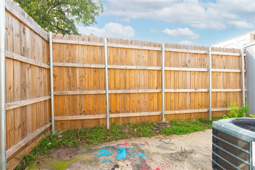 DICKSONS EASTE DALLAS - Residential Lease