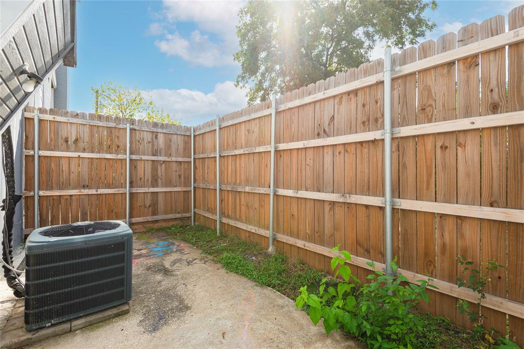 DICKSONS EASTE DALLAS - Residential Lease