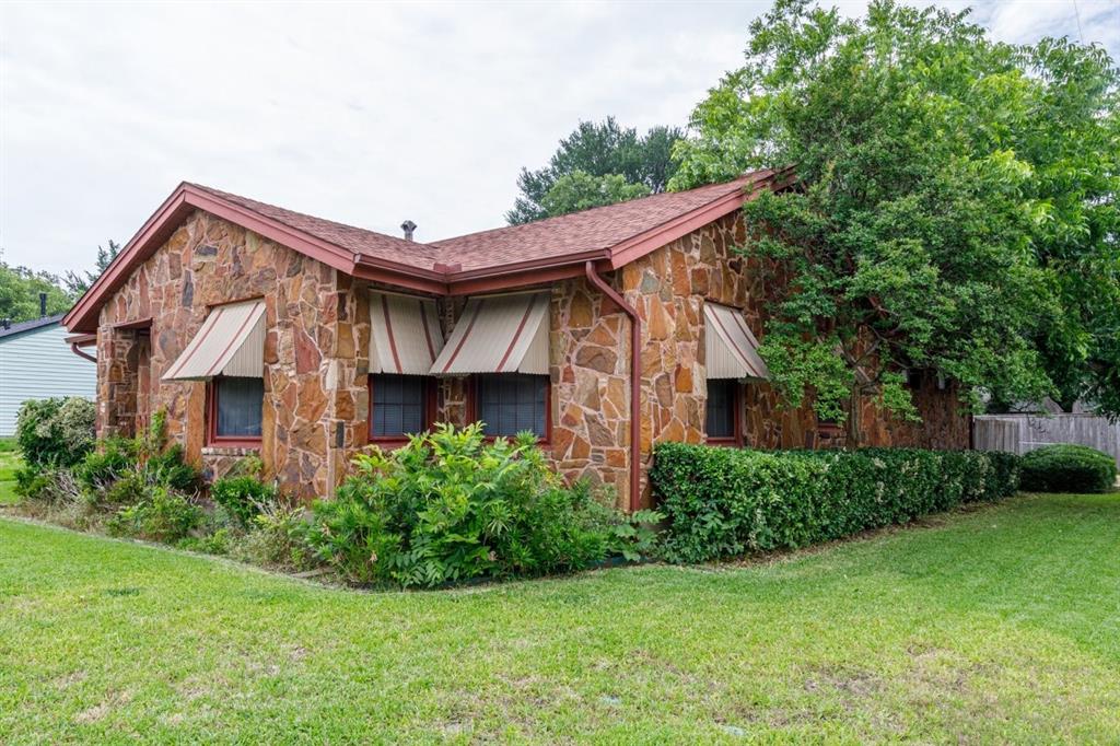 1328 Lakeside Drive