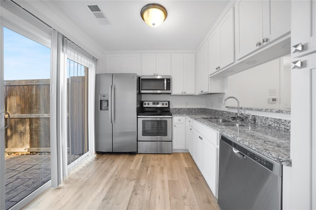 Preston Oaks Crossing Condos 01 & 02 - Residential Lease