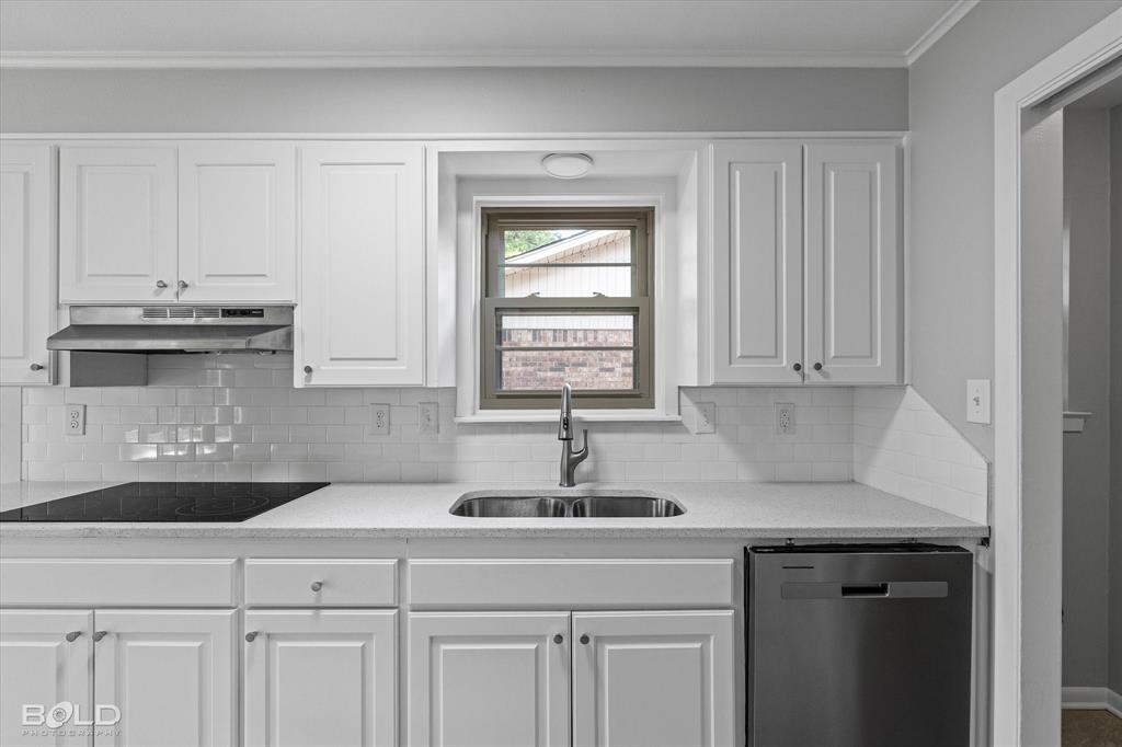 Shreveport, Louisiana 71108, United States, 4 Bedrooms Bedrooms, ,2 BathroomsBathrooms,Residential,Contingent,197375