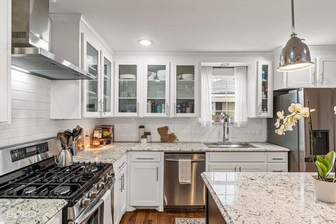 Tiny photo for 351 Fontaine Street, Shreveport, LA 71105 (MLS # 21195051)