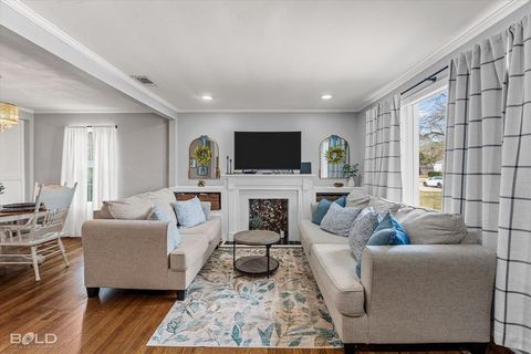 Tiny photo for 351 Fontaine Street, Shreveport, LA 71105 (MLS # 21195051)