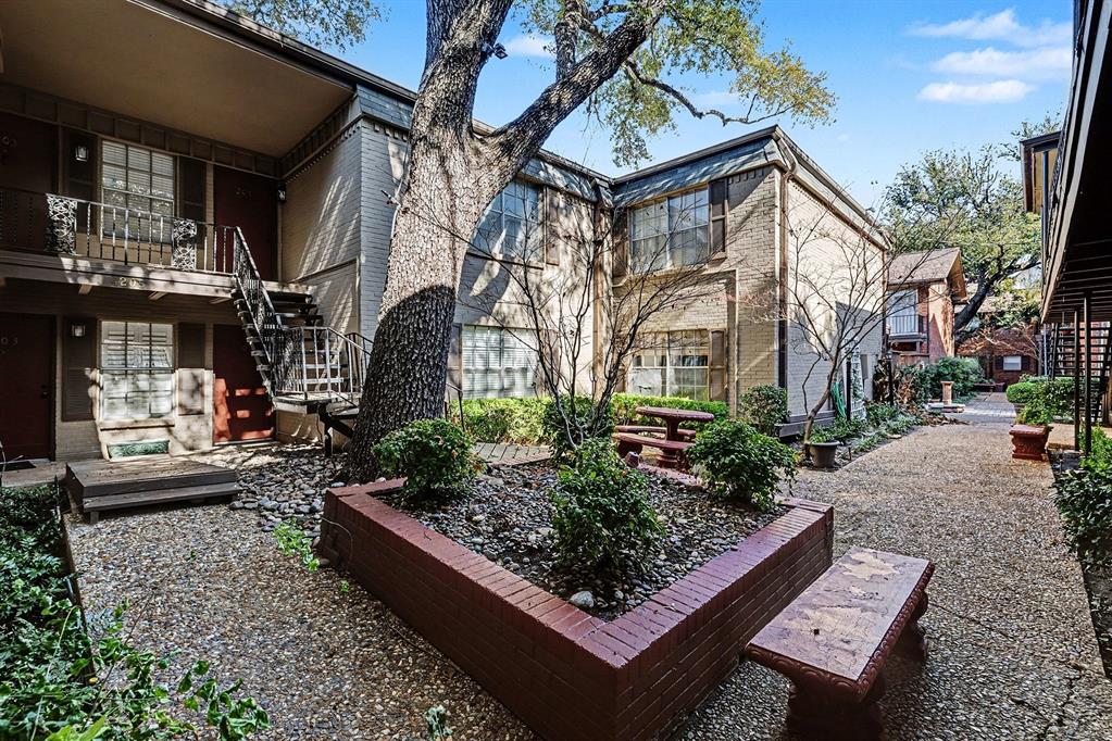 4205 Avondale Avenue 104