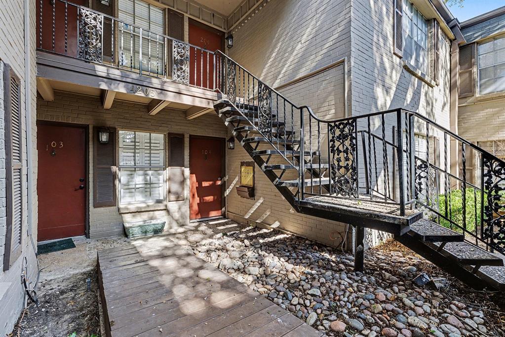 4205 Avondale Avenue 104