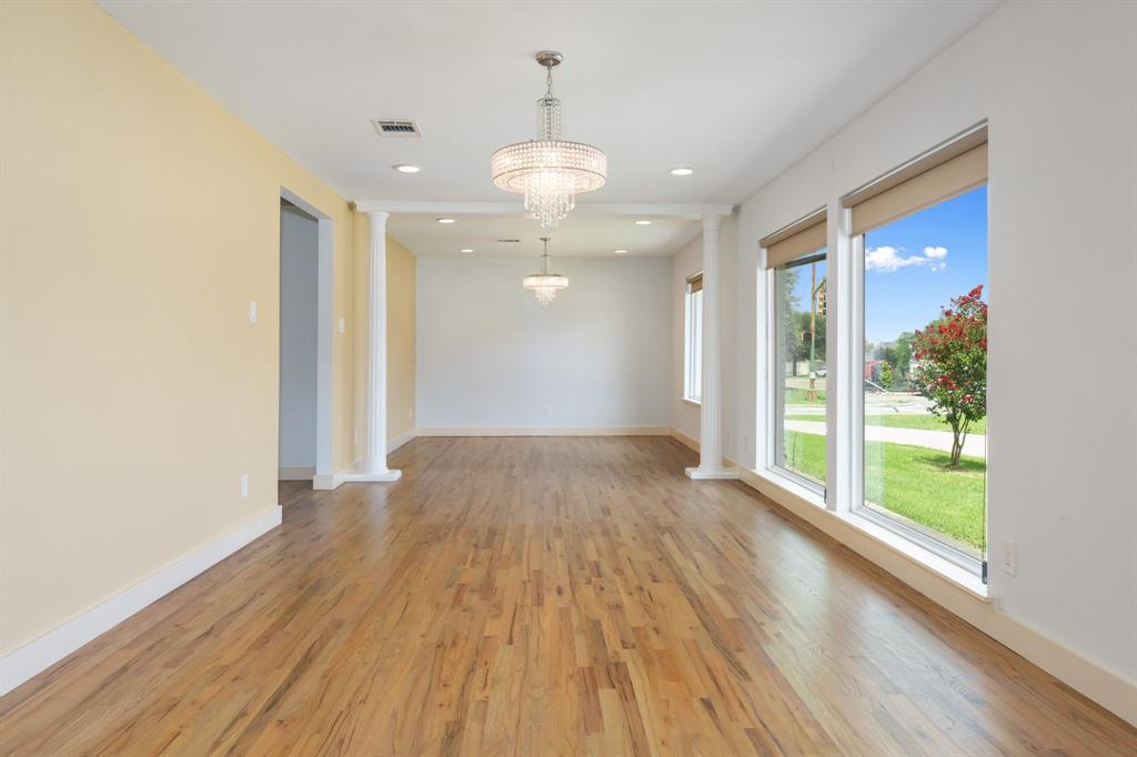 5710 Forest Lane