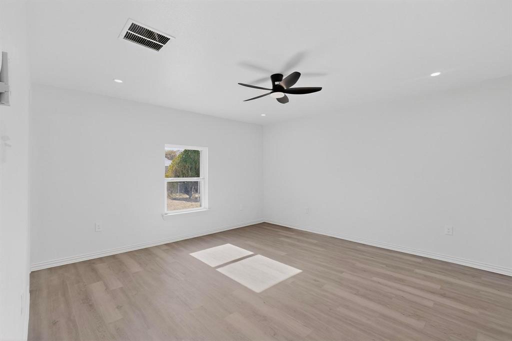 Oak Tree - Residential