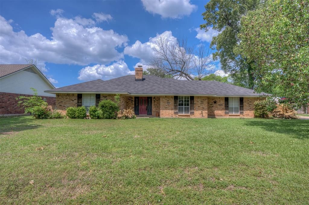 Photo of 1911 Landau Lane, Bossier City, LA 71111 (MLS # 21236751)
