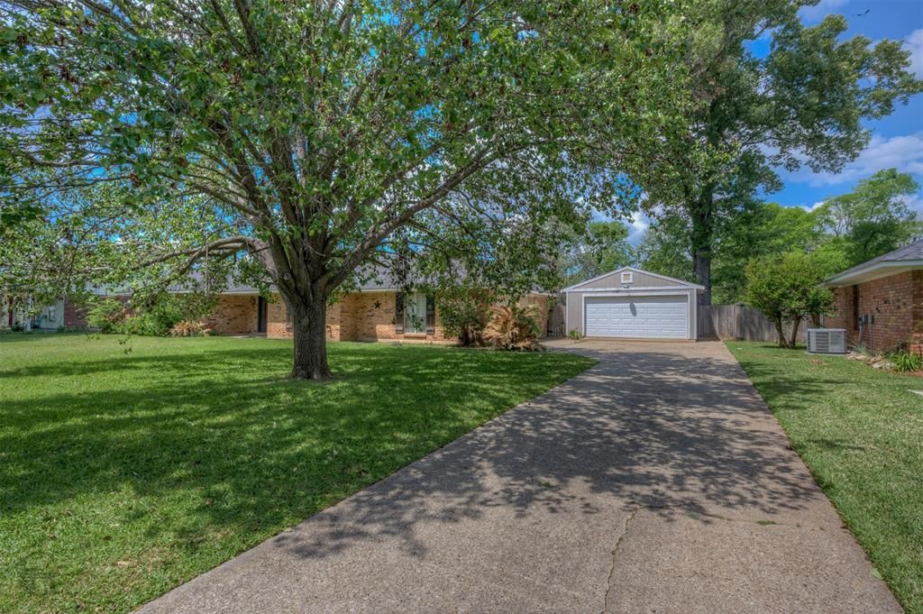 Photo of 1911 Landau Lane, Bossier City, LA 71111 (MLS # 21236751)