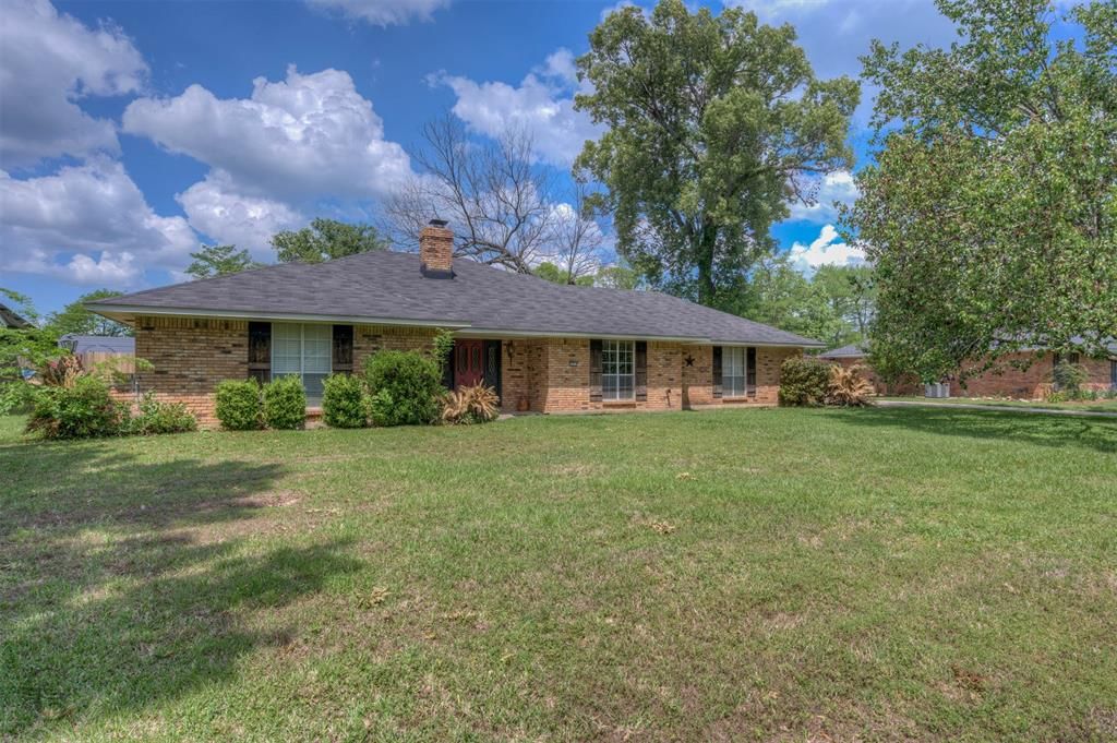 Photo of 1911 Landau Lane, Bossier City, LA 71111 (MLS # 21236751)