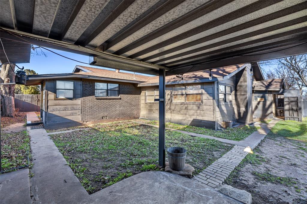 Cleburne, Texas 76033, United States, 3 Bedrooms Bedrooms, ,2 BathroomsBathrooms,Residential,Pending,20971