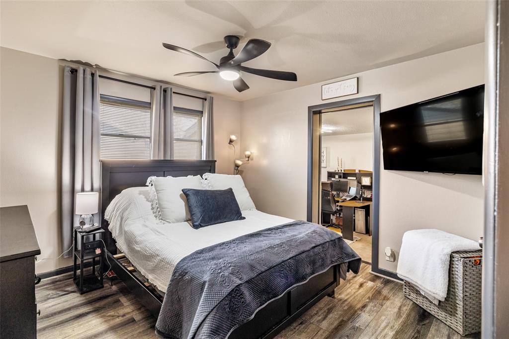 Cleburne, Texas 76033, United States, 3 Bedrooms Bedrooms, ,2 BathroomsBathrooms,Residential,Pending,20971