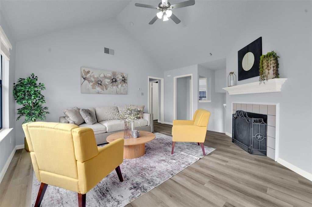 789 Eiffel Drive