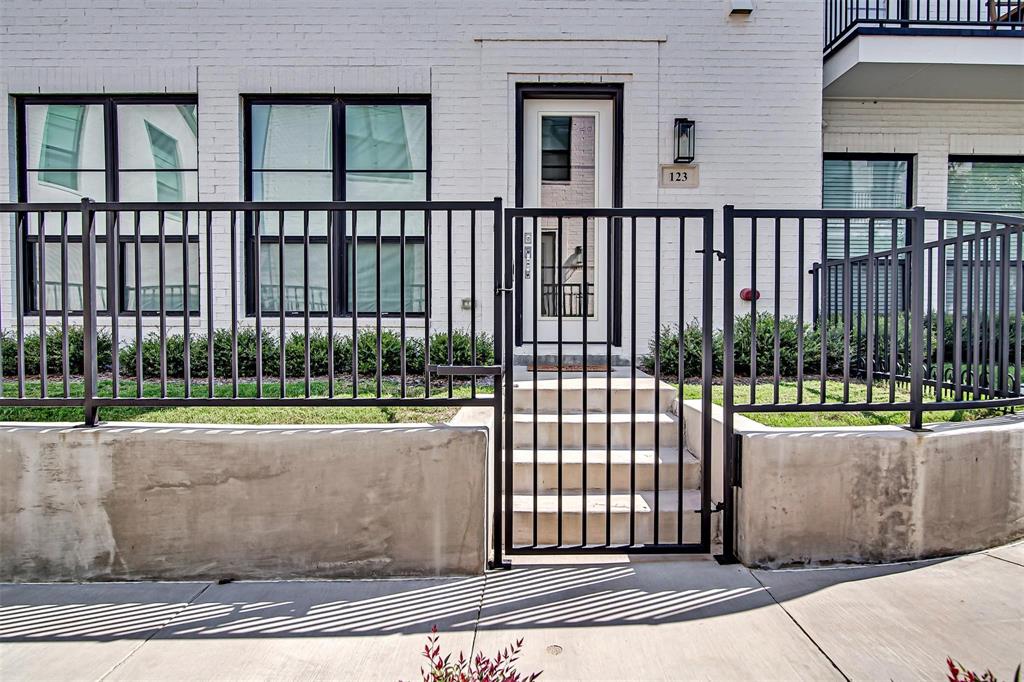 123 Garden Court E