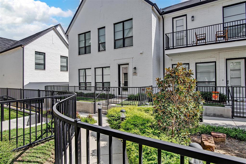 123 Garden Court E