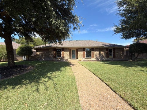 Photo of 711 Rush Creek Drive, Allen, TX 75002 (MLS # 21411352)