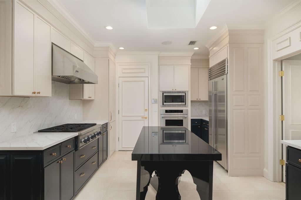 HILLCREST BY THE PARK - Residential