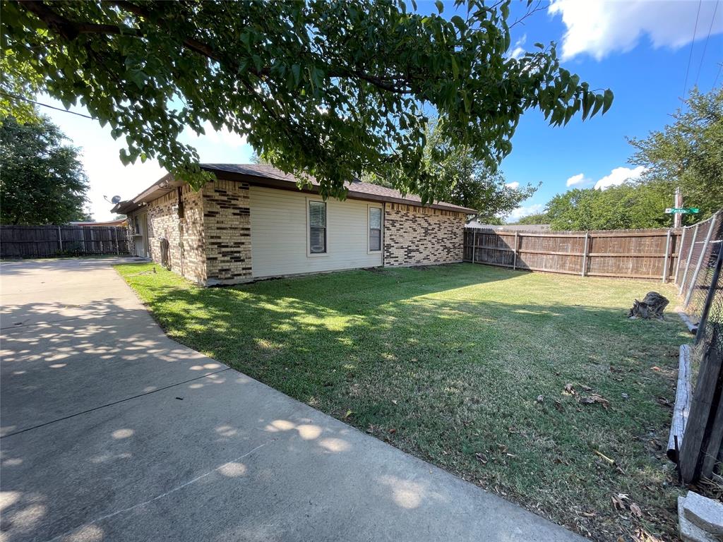 725 Parkvale Lane