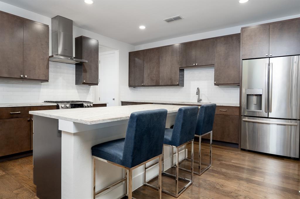 HALL AND NOBLE - Residential Lease