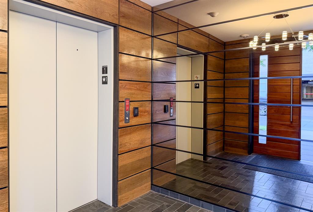 HALL AND NOBLE - Residential Lease