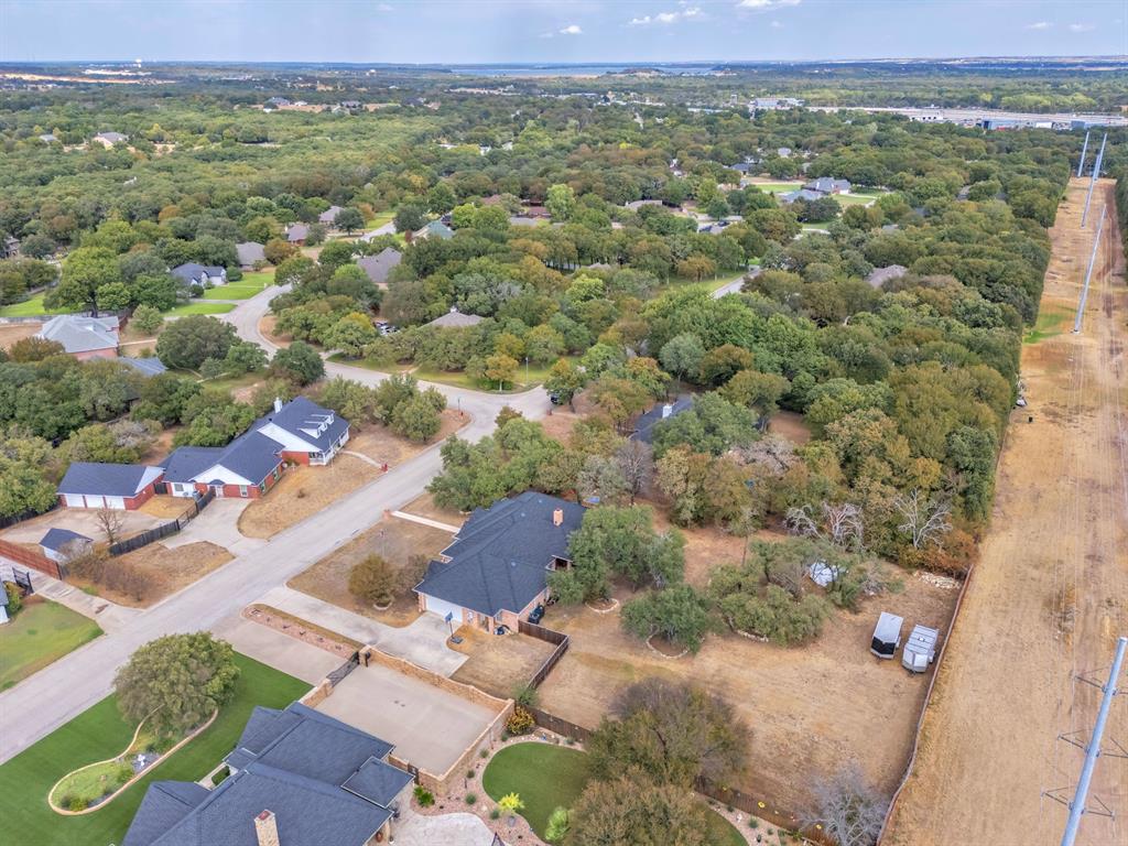 128 Lakeside Oaks Circle