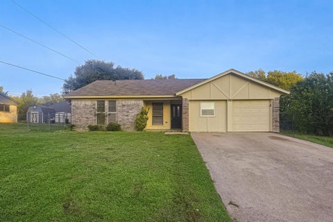 Photo of 1008 Ivanhoe Street, Cleburne, TX 76033 (MLS # 21368610)
