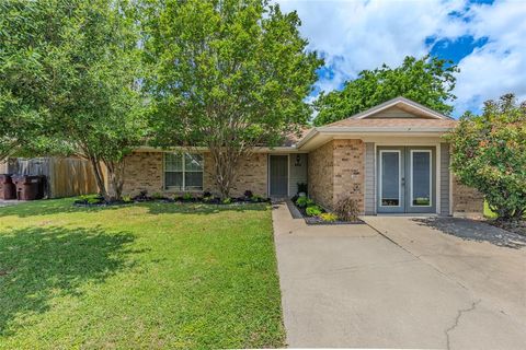 Photo of 824 Meadowdale Drive, Royse City, TX 75189 (MLS # 21267010)